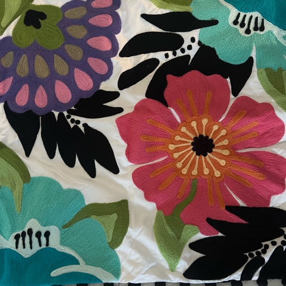 Pottery Barn 24x24 Pillow shams - Picture 5 of 5